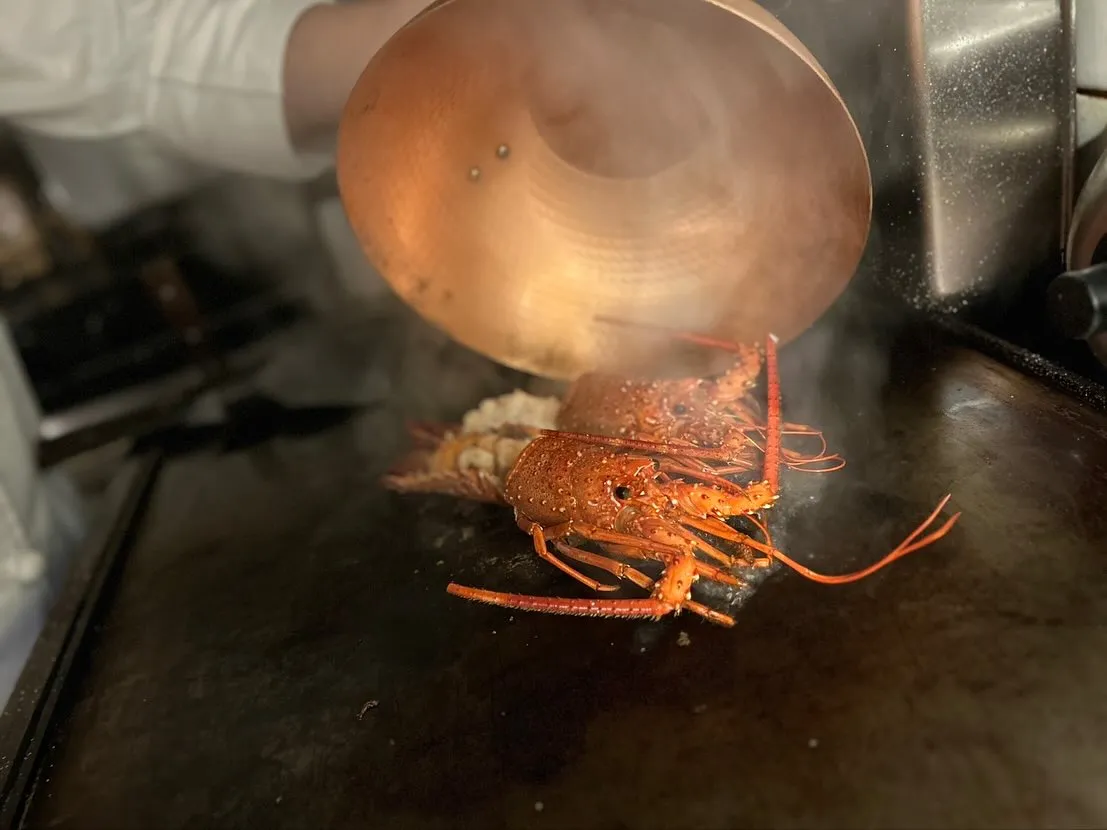 この間伊勢海老のコース予約を頂きましたが